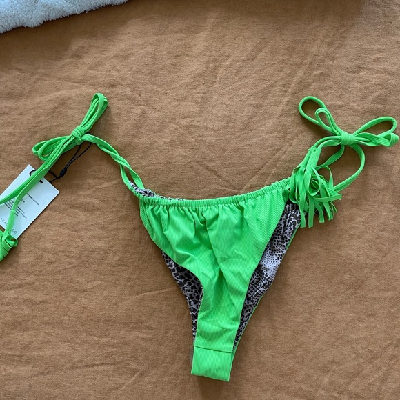 Taylor Acacia bottoms in matcha ribbed spring 2024 - Picture 3 of 5